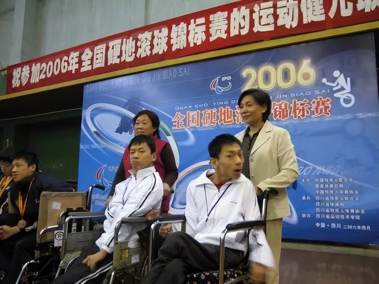 我和滚球作者：张励