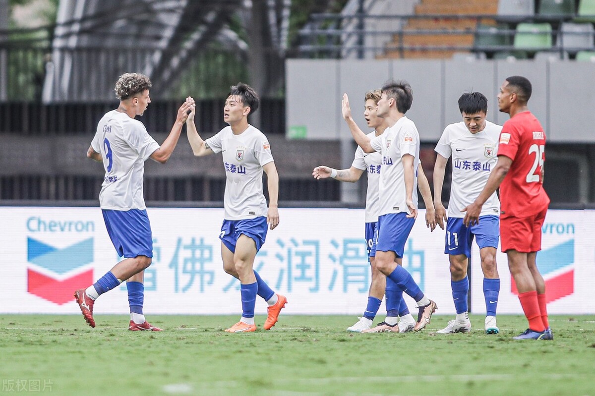 法比奥吐槽鲁能完整,山东鲁能泰山对广州足球比赛