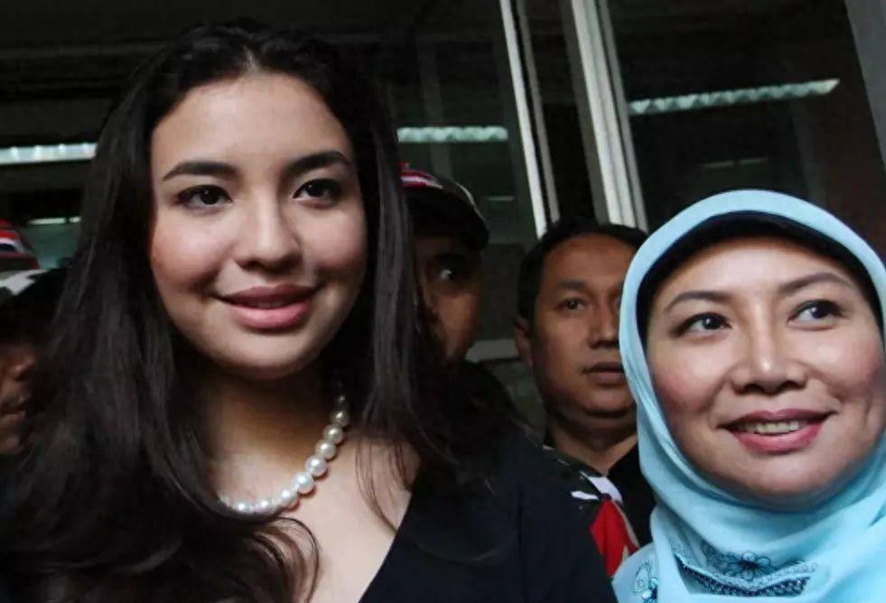 嫩模嫁王子当王妃，却每晚被下药*辱侮**，出逃16张照片*光王曝**子猥琐