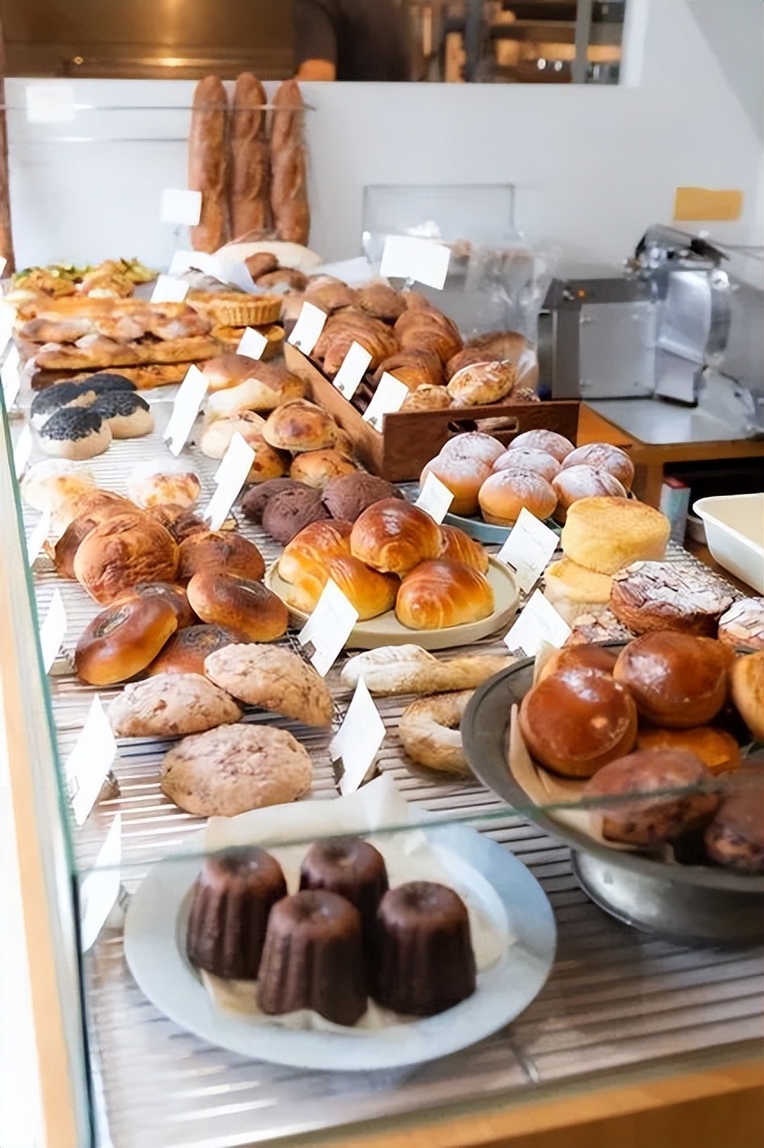 东京这位「面粉刺客」！每日使用15种面粉，混合制作40款面包