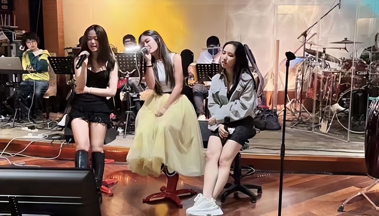 钟镇涛为女儿庆生,钟镇涛给十八岁儿子过生日