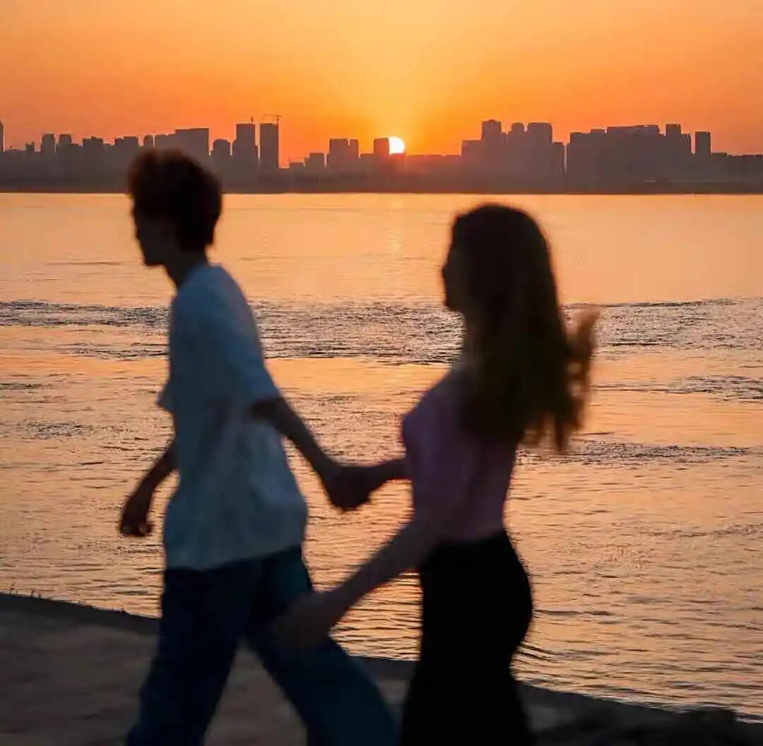 关于情侣日常热门文案短句有哪些,情侣60天文案短句干净