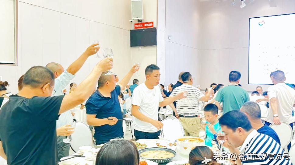 御窖名四海浓香礼天下