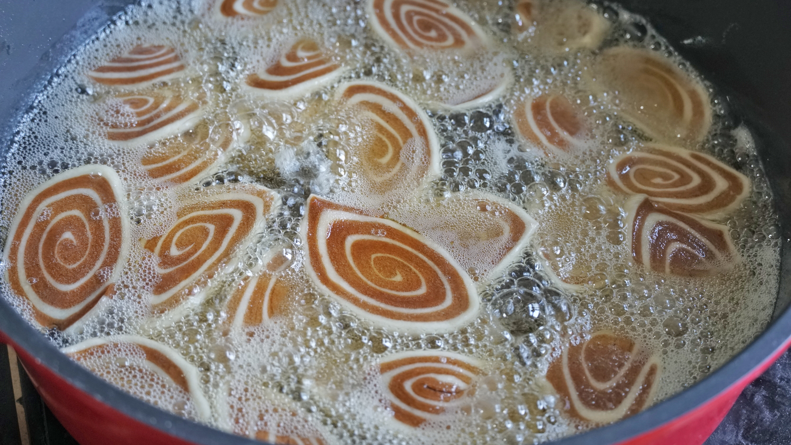 面粉这样做酸甜可口出锅瞬间抢光,面粉的独特做法每一口都酥掉渣