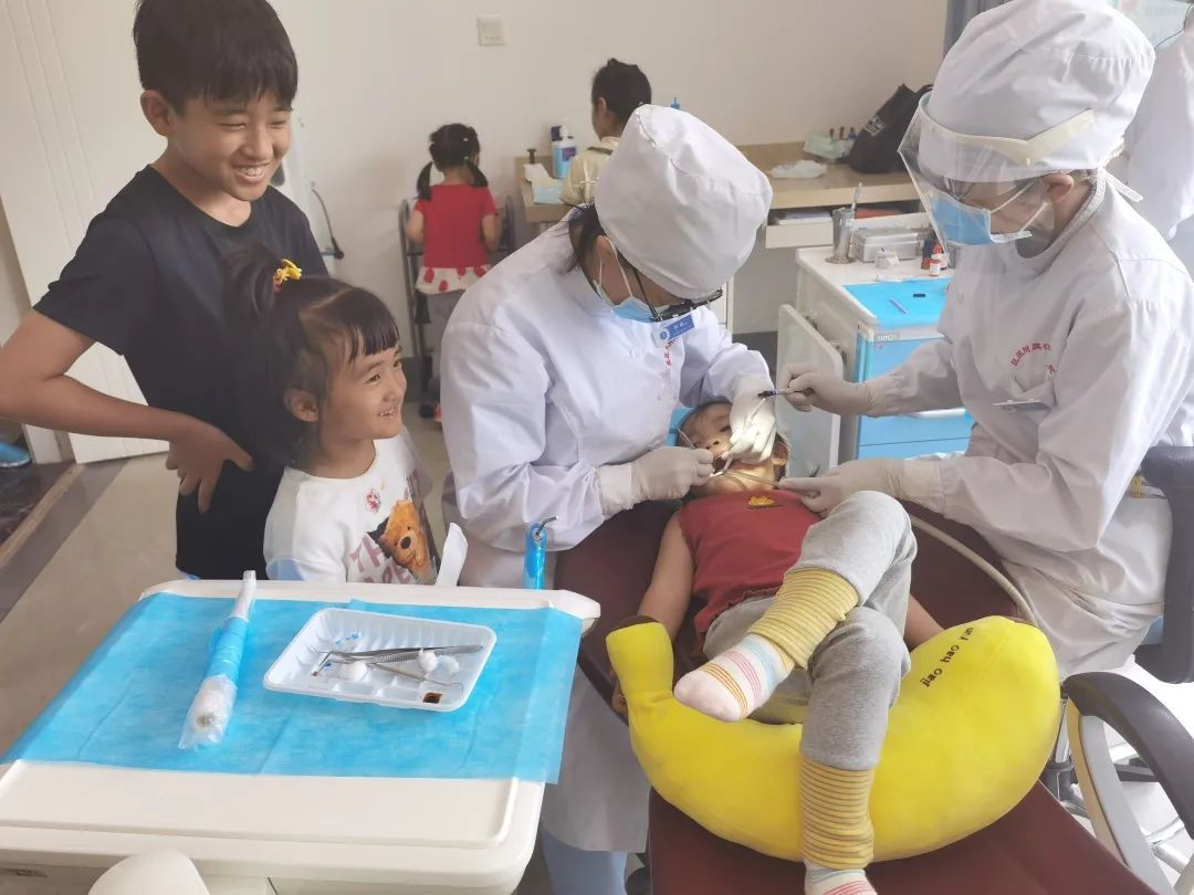 4岁宝宝看牙医不配合怎么办,看牙孩子不配合