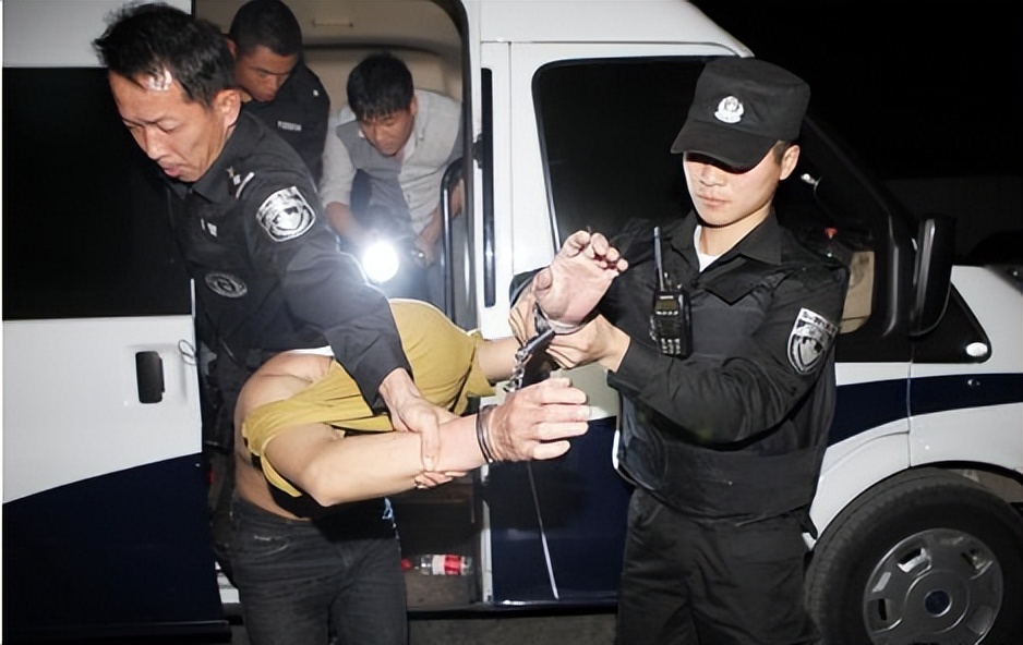 男子强奸他人获刑8年,因强奸罪获刑3年男子出狱