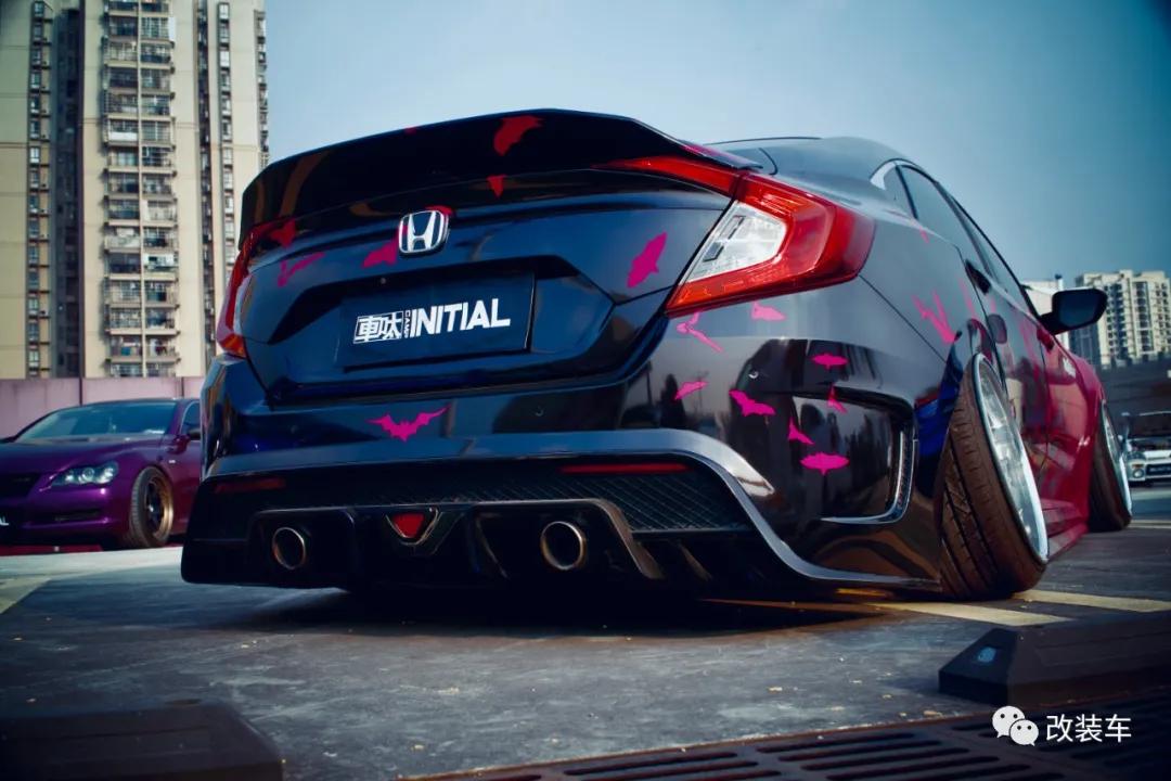 十代思域樱花粉低趴姿态,十代思域炫动蓝低趴姿态