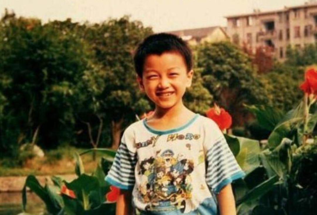 陈晓和谁谈过恋爱,一走红就抛弃发妻的男明星