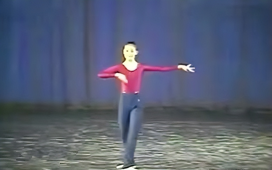 王艳23岁嫁入豪门跟老公差几岁,王艳嫁入豪门真实生活