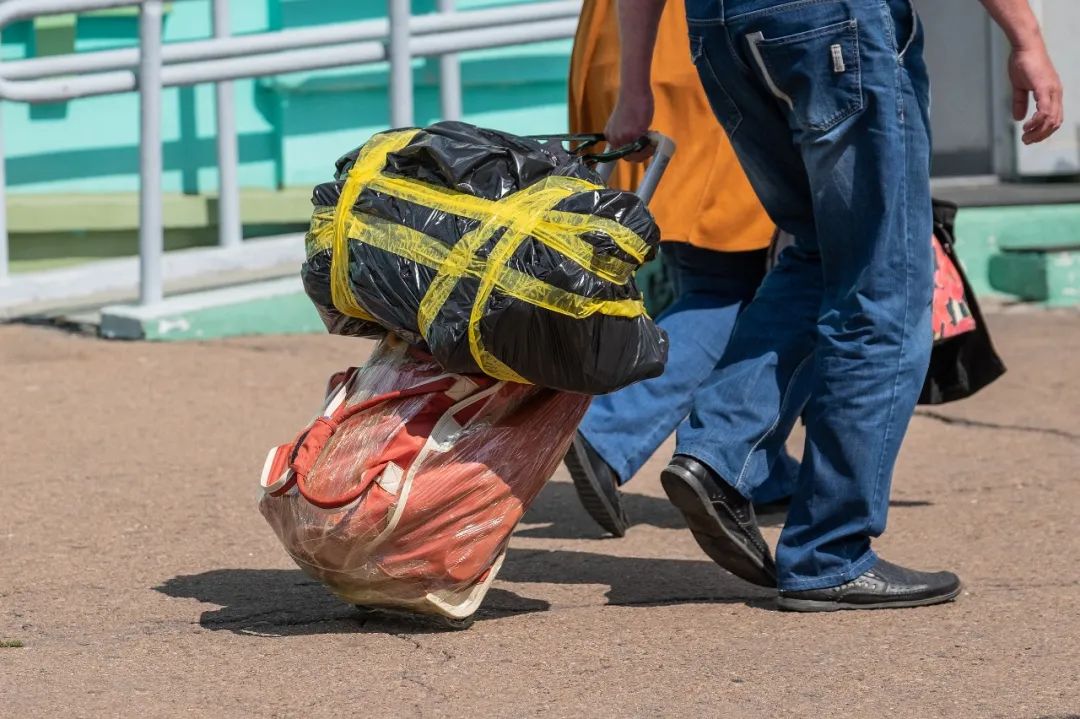 年轻人租房降级住太空舱30元1天,租房降级年轻人住30元1天太空舱