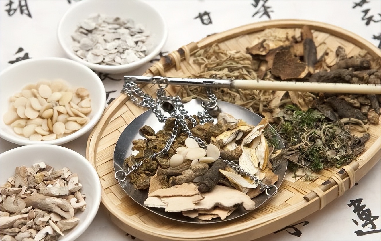 出汗多还怕冷？体内有热又有寒，中医一方阴阳平衡，暖身止汗！