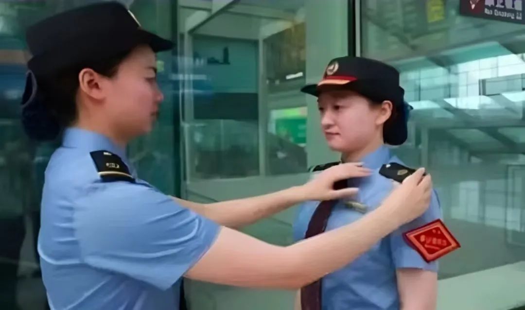 哪个大学专业校服最好看,大学专业古风校服