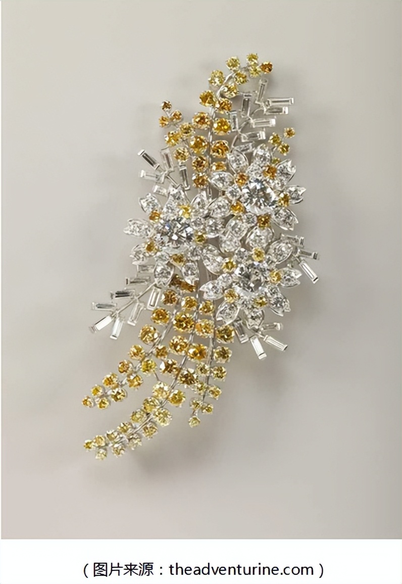 英国庆祝伊丽莎白二世在位70周年——女王的宝藏铂金首饰盘点