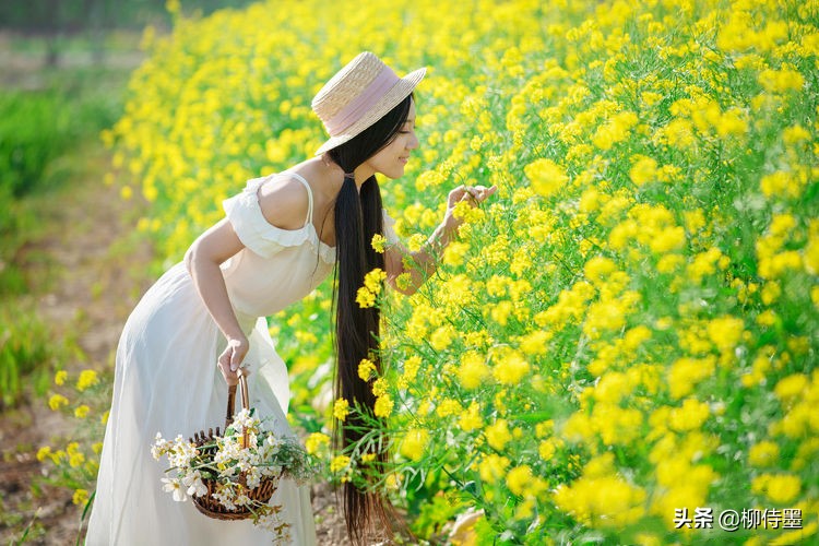 拍照不知手放哪儿？学习2句摄影口诀，姿态优雅更自然