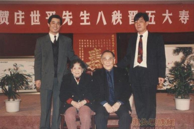 父亲挣的钱从来不帮家里,父亲赚钱却舍不得给儿子花