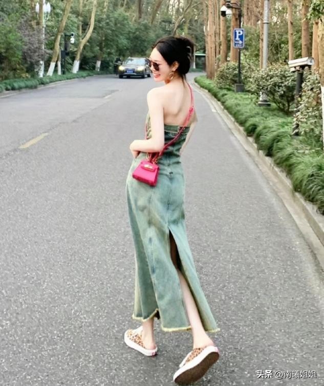 洋气网红爆款牛仔裙显瘦,抖音最火夏季牛仔裙时尚减龄