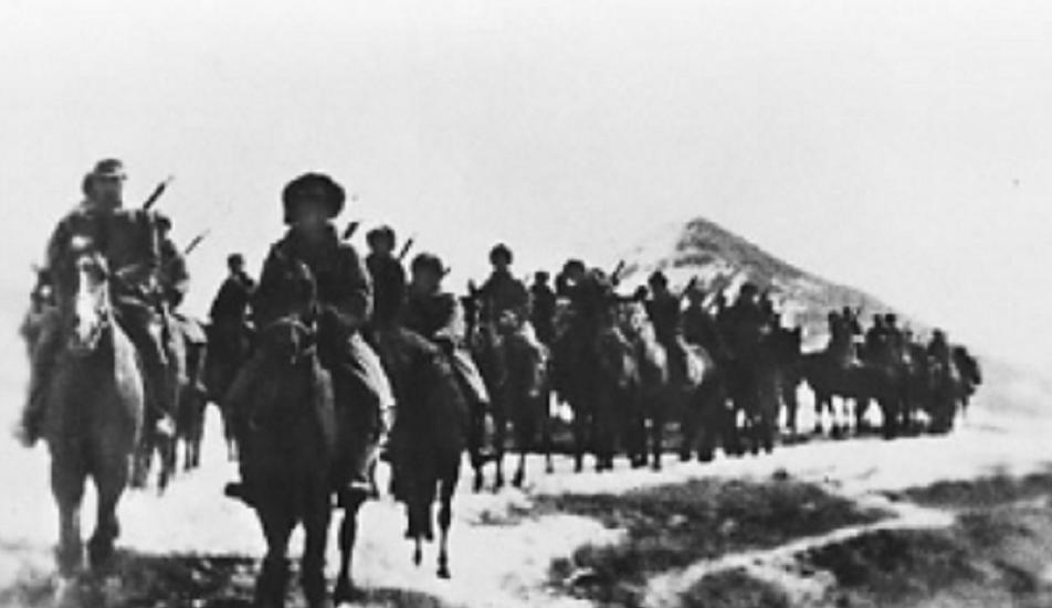 金日成访华，突然被少将搂住脖子，周恩来严厉批评：他已不是营长