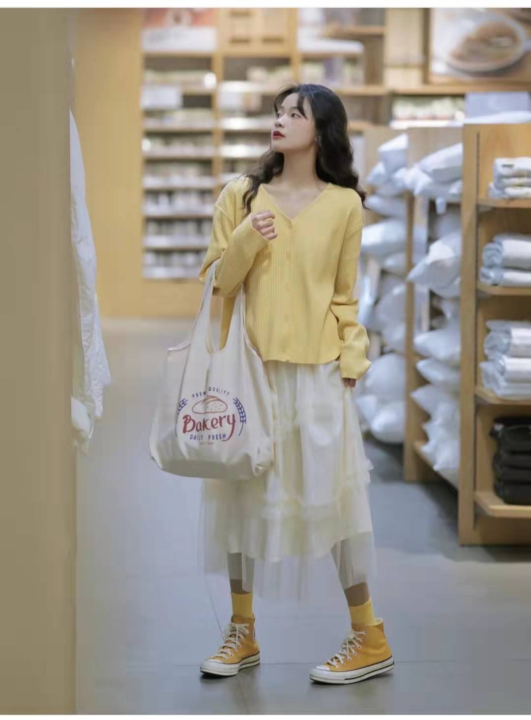 杏色针织开衫配什么内搭图片,针织开衫外套配什么衣服好看