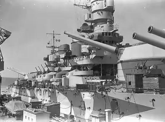 浅谈“罗马号”战列舰，制导*器武**的第一位受害者