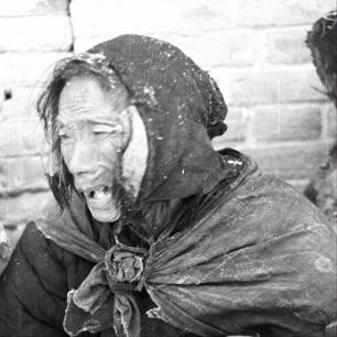 日军日记：*安妇慰**不服从管教，我很愤怒，用*刀刺**插入她的*体下**