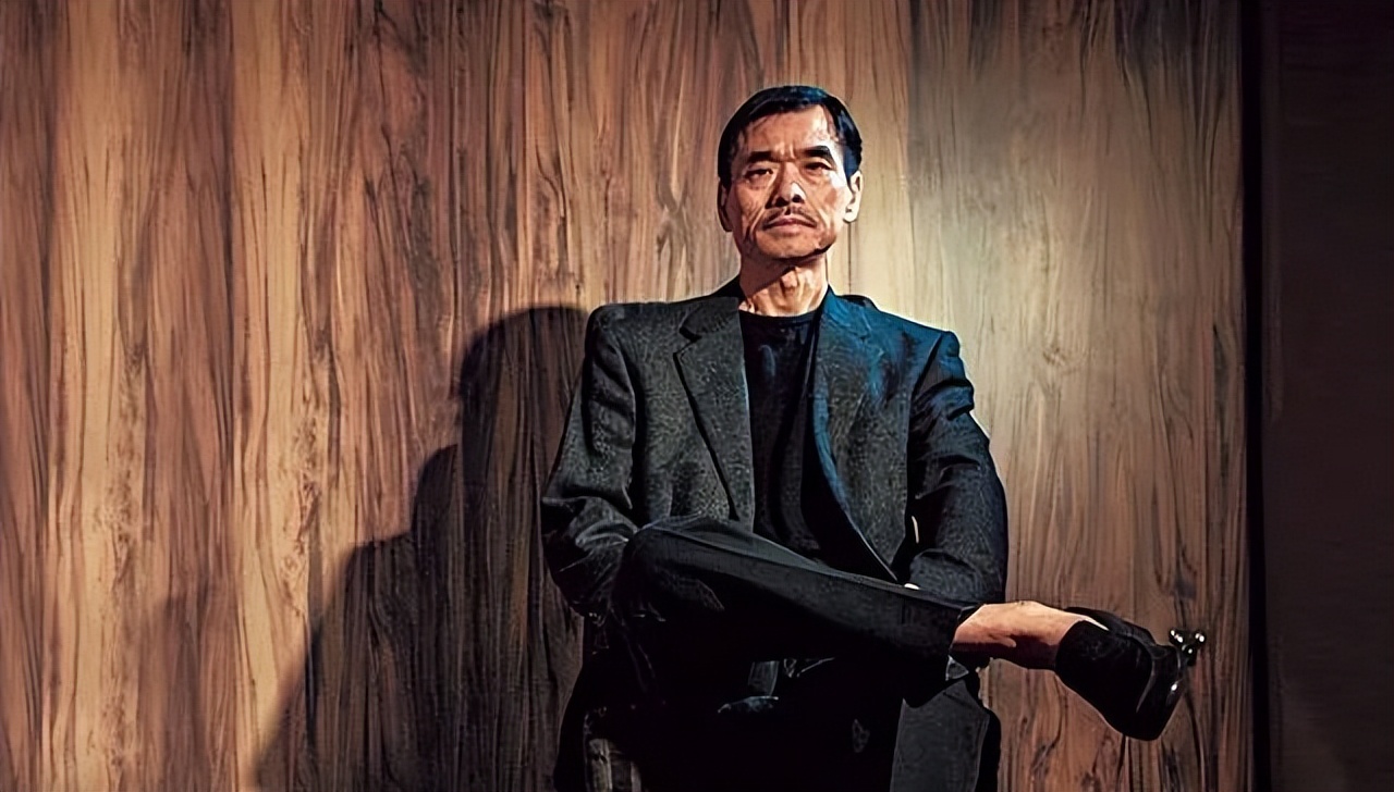 香港“高启强”们的洗白之路，80年代后香港黑帮都是怎么上岸的？