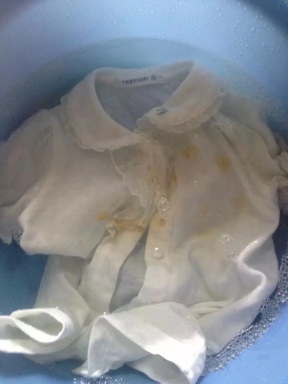 黑色牛仔裤被84烧掉色了怎么补色,牛仔裤掉色染回来妙招