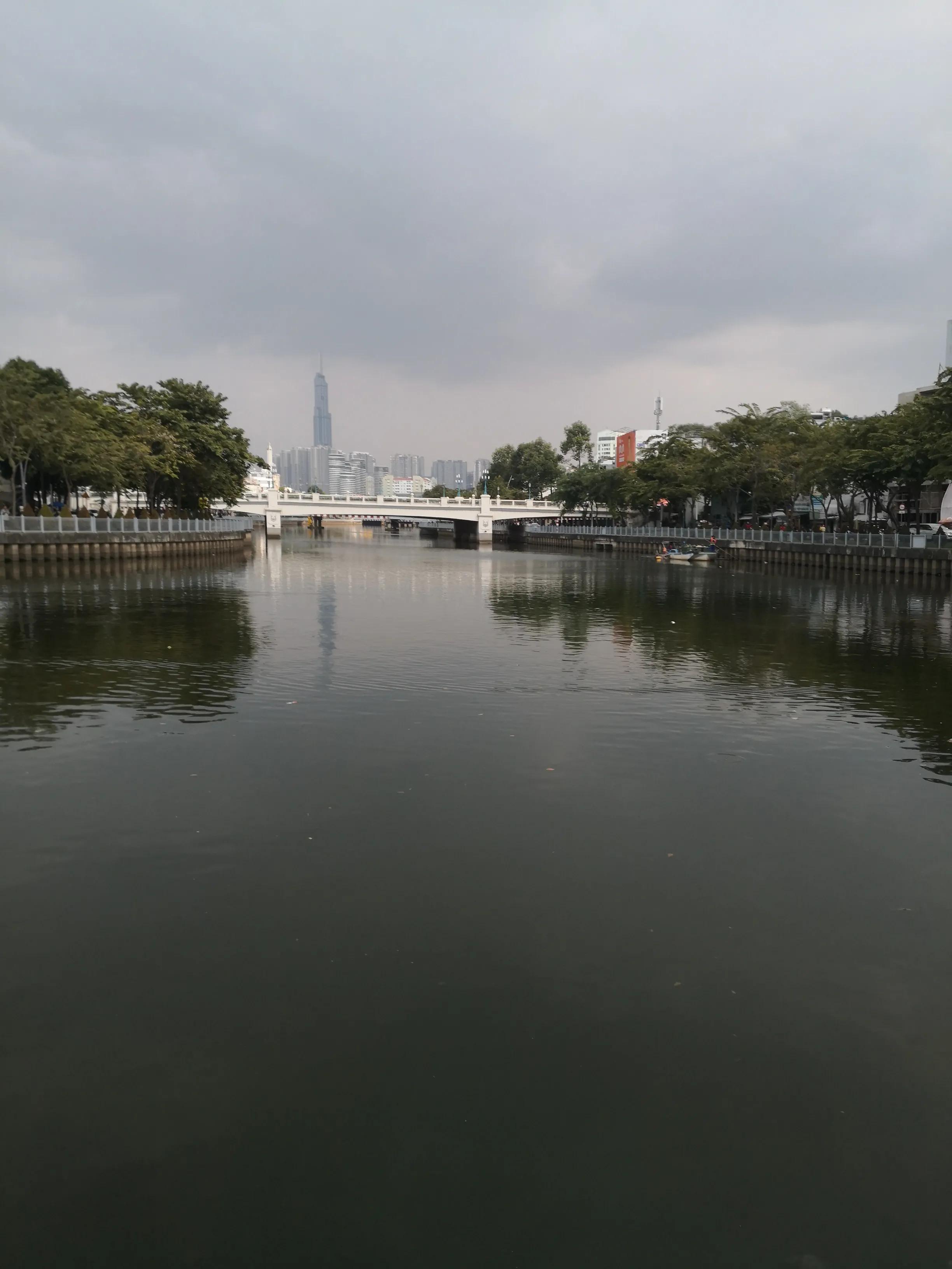 国足被轰现场,国足被越南打到的视频