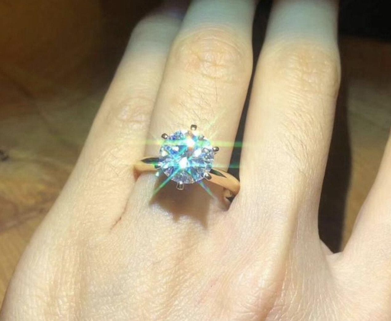 钻石为啥贬值那么厉害,钻石值不值钱回收