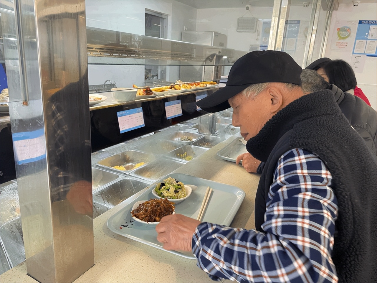 这家老少皆宜的社区食堂真香,这家社区食堂成老年人的欢乐之家