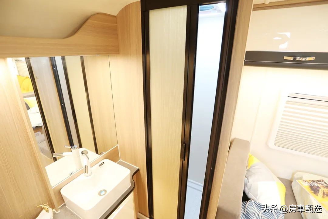 豪华型干湿分离房车,爱旅490拖挂房车价格