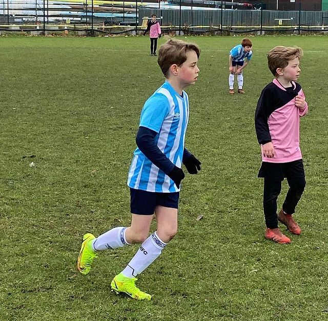 乔治小王子18岁照片出炉,乔治小王子小时候穿搭