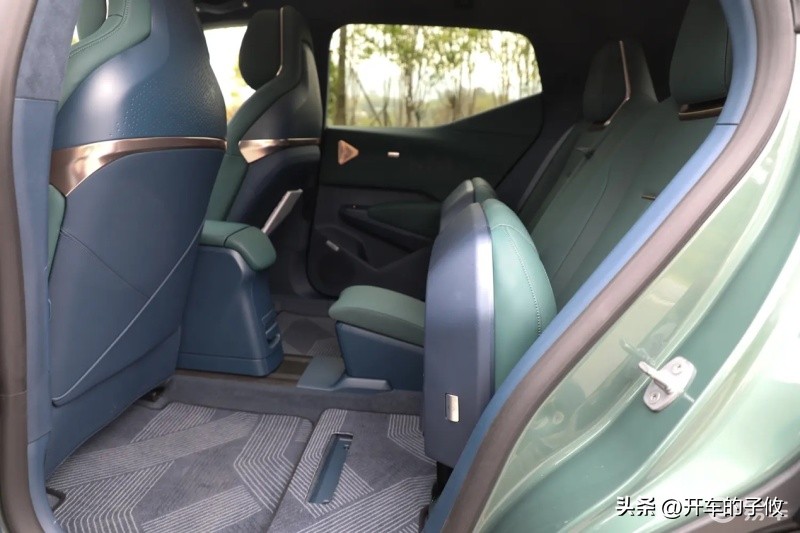 上海车展极氪zeekrx落地价,极氪zeekrx试驾车