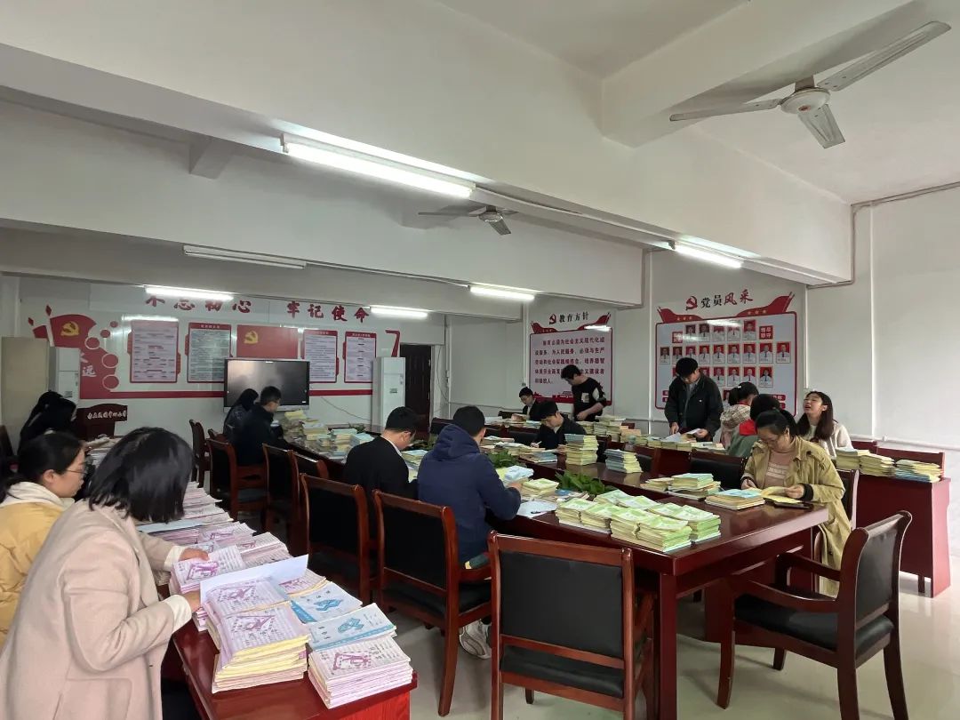 南康赤土民族小学,南康区赤土民族中心小学六年级