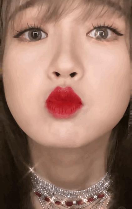 虞书欣圆脸变微脸的方法,虞书欣扁平脸改善