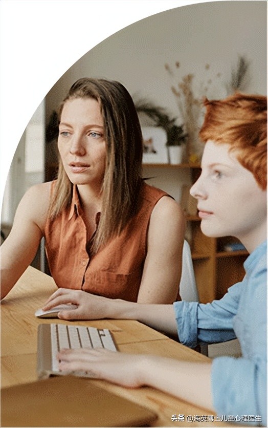 上课抑制不住犯困怎么办,上课不专注小动作多如何治理