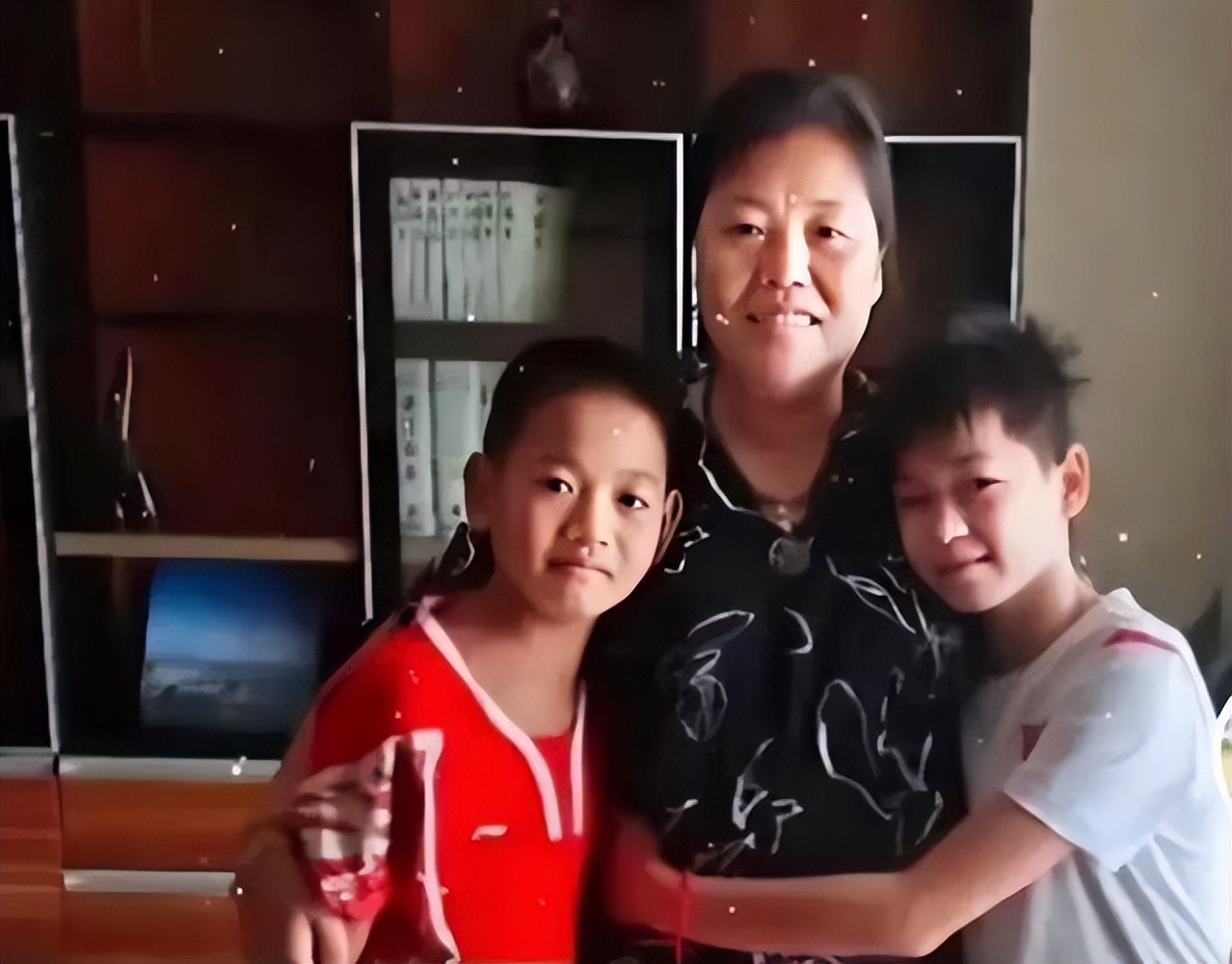 16岁的全红婵身高猛增发育成熟，穿运动内衣秀腹肌，自律终会强大