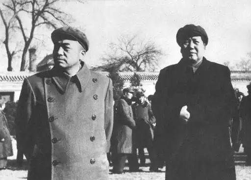 毛*东泽**：世界上最杰出而伟大的军事家