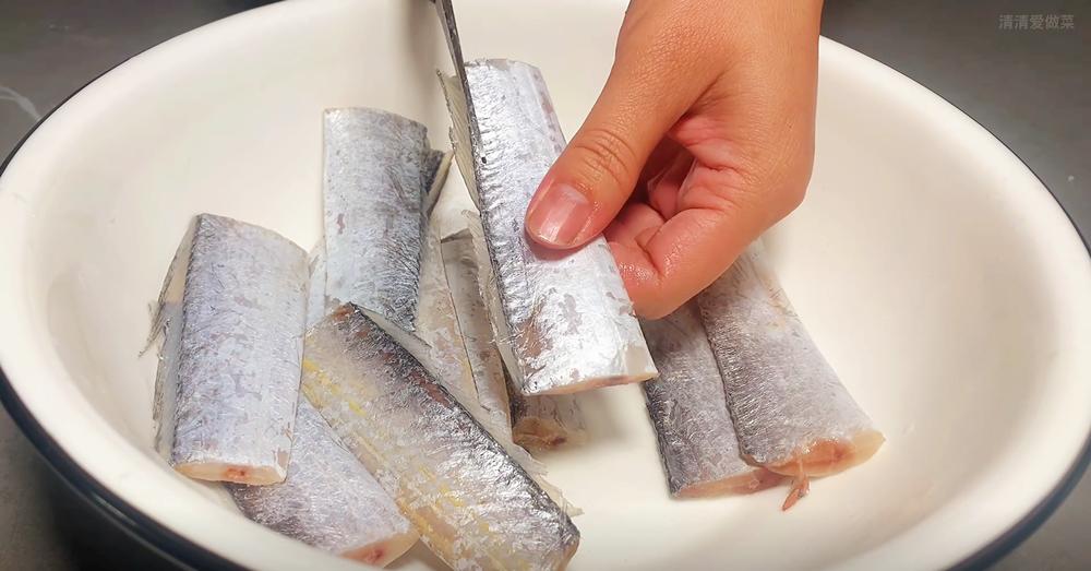 煎带鱼吃怎么样才能让带鱼不粘锅,煎带鱼不掉皮的五个妙招