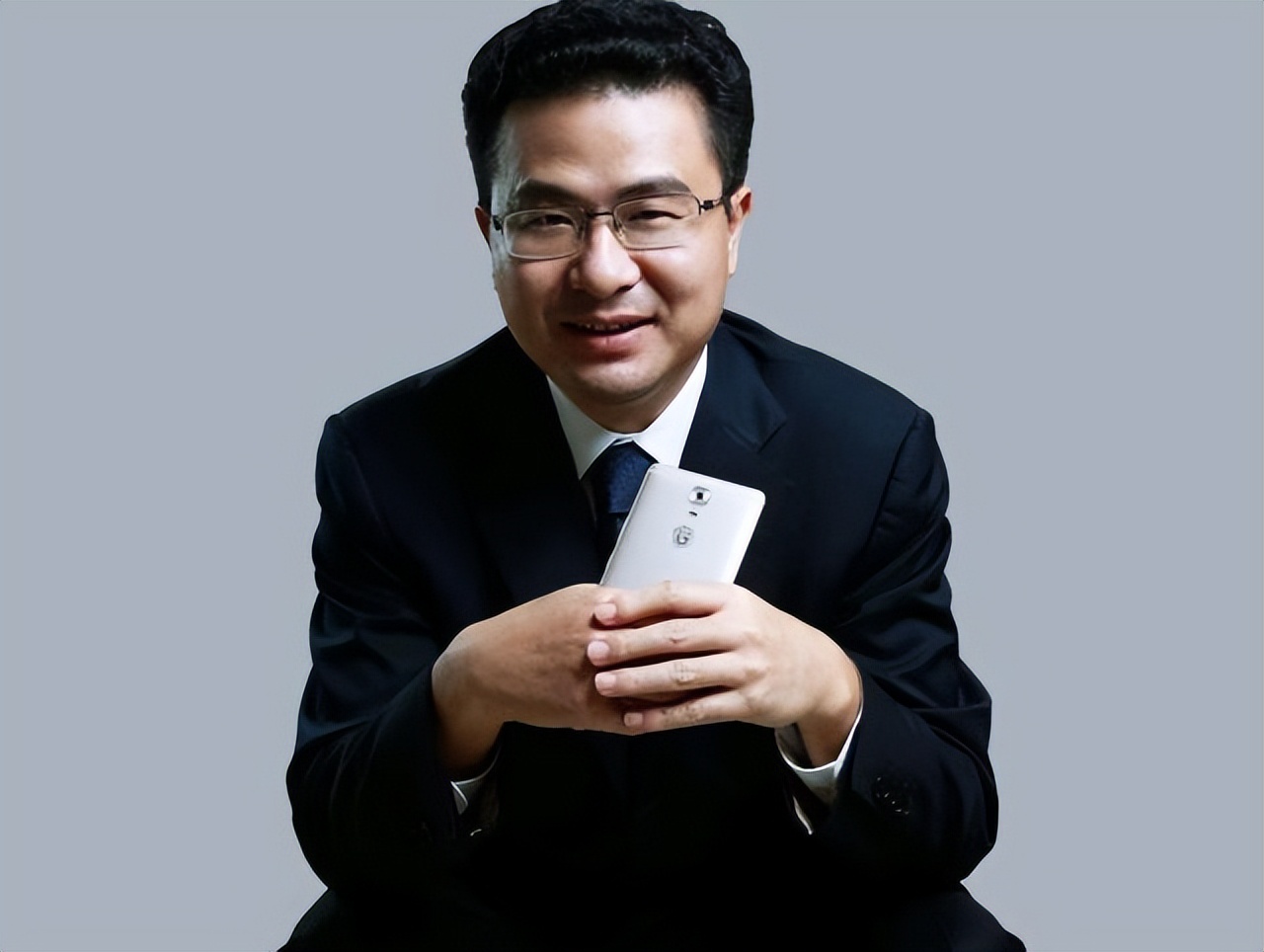 金立老板一把牌输十几亿,金立手机老板一把输50亿