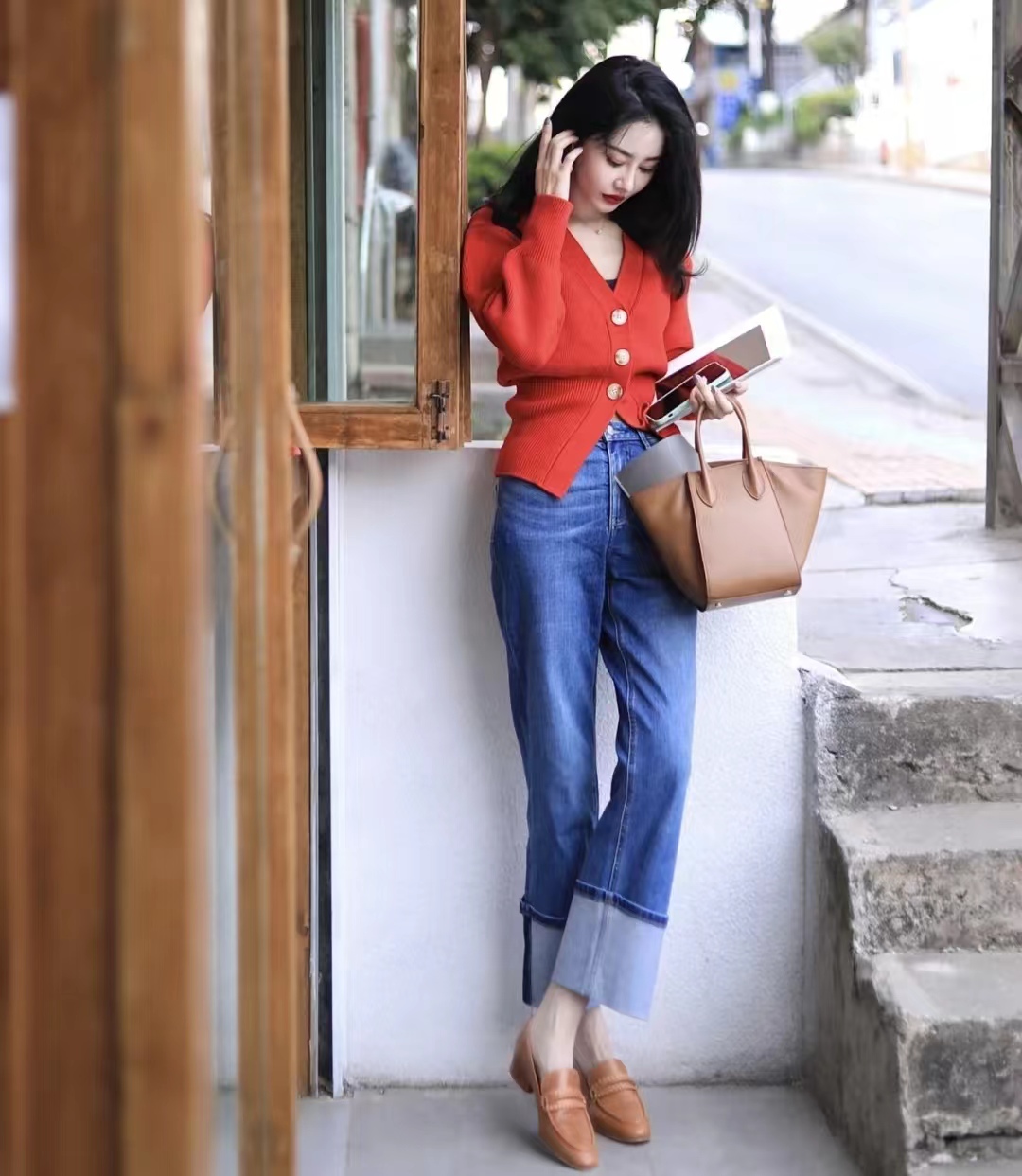 法式蝴蝶结上衣红色,红色搭配深杏色好看吗