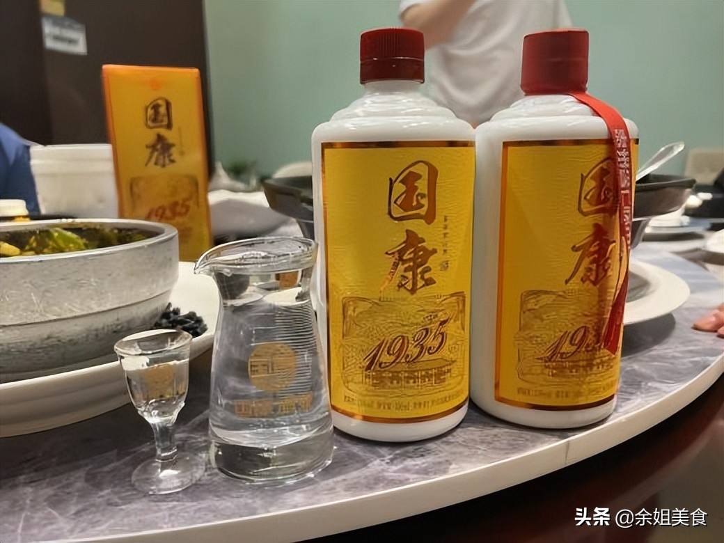 适合老人好入口的浓香型白酒,推荐一款中老年人喜欢喝的白酒