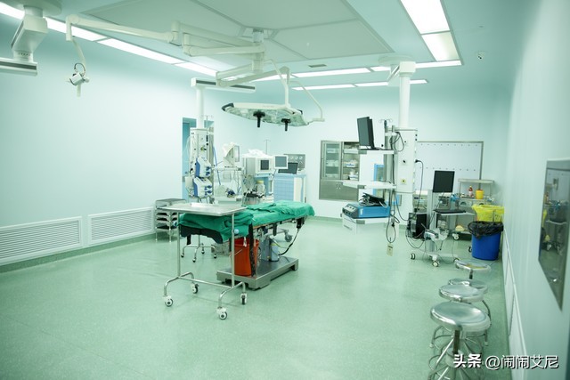 甲状腺癌脖子上会长痘痘吗,甲状腺癌会引起下巴肿大吗