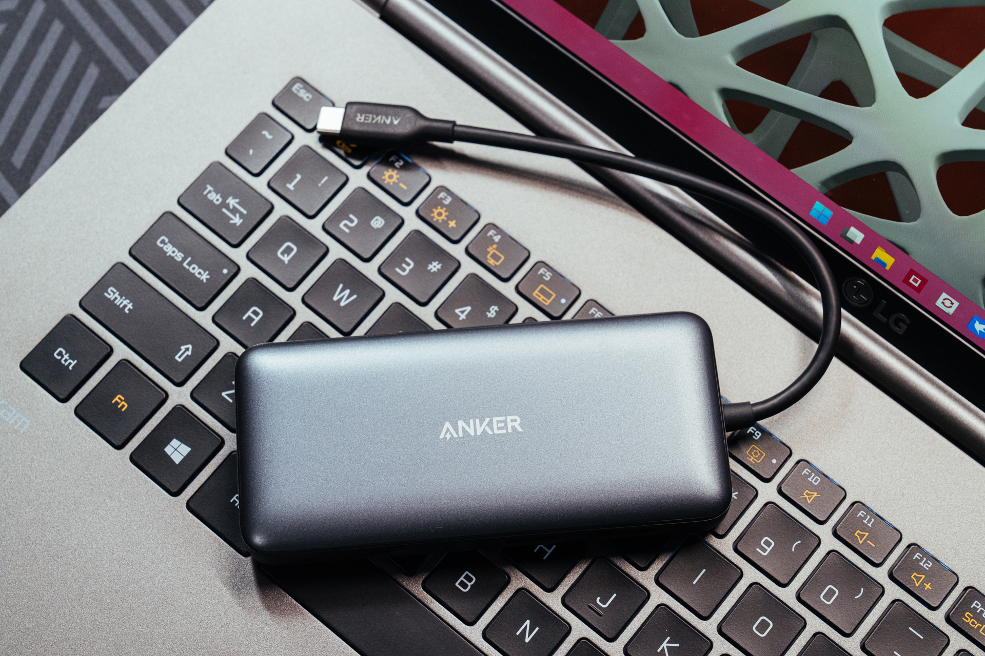 自己办公桌面布置,最简单的办公室桌面布置图