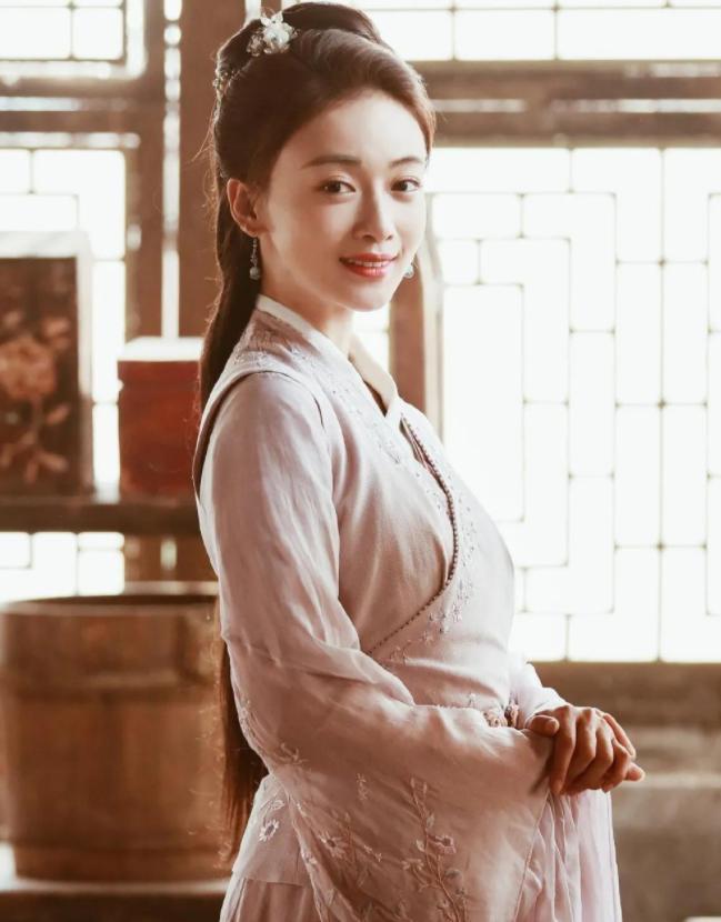 这6位女星上镜前后反差巨大,11位女明星发福前后判若两人