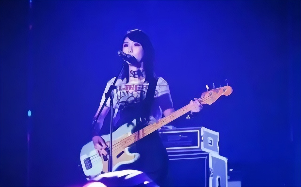 老狼贝斯手,老狼的贝斯手