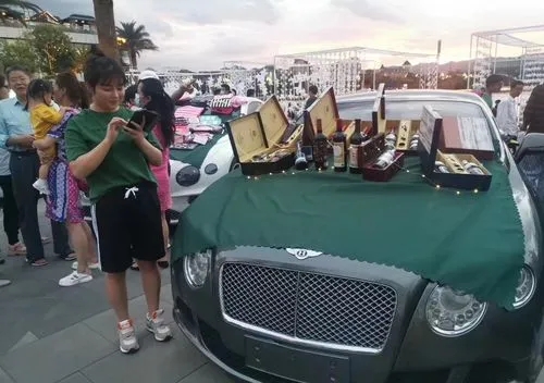 95后夫妻摆摊日入9000元,夫妻摆摊日入9000元被质疑