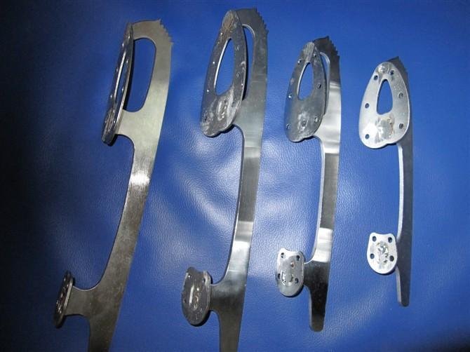 短道速滑超高速,短道速滑冰刀把人割伤