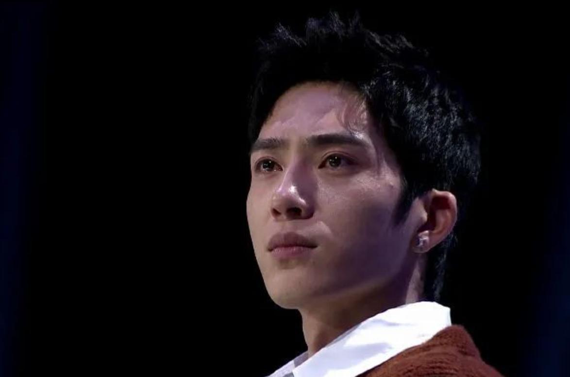 井柏然奶奶养大父母认亲视频,井柏然成为大明星后父母再来认亲