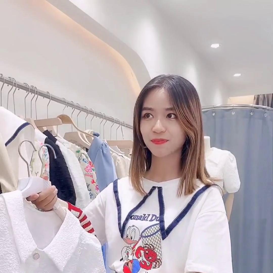 服装实体店时尚穿搭,服装实体店美衣穿搭