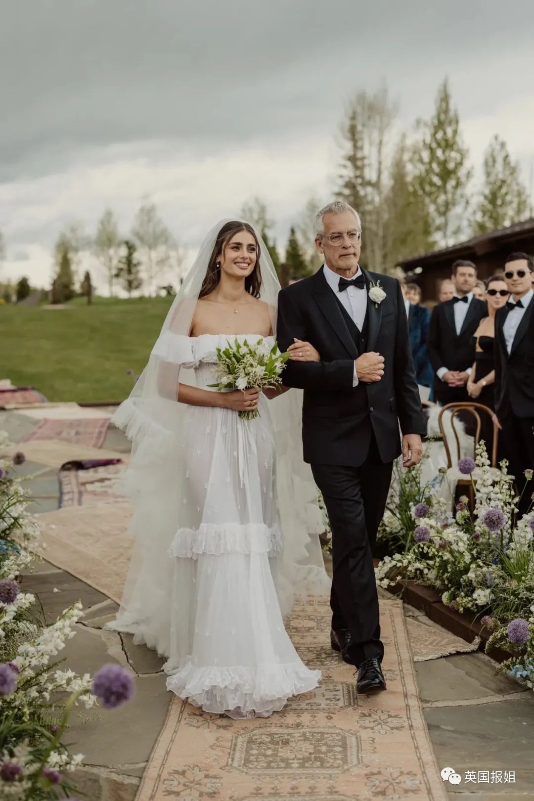 维密超模笑容甜美,维密甜美超模与英国贵公子结婚